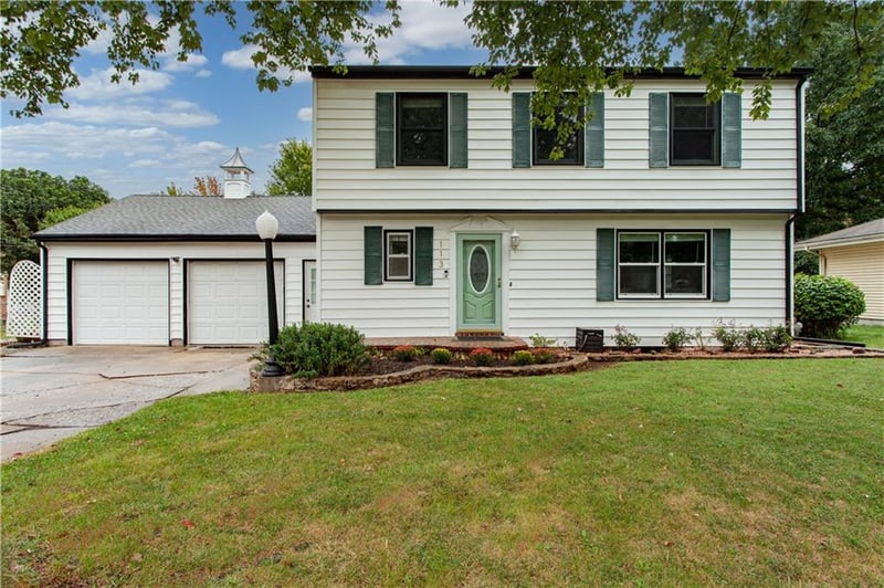 113 Claremont St, Lee's Summit, MO 64063