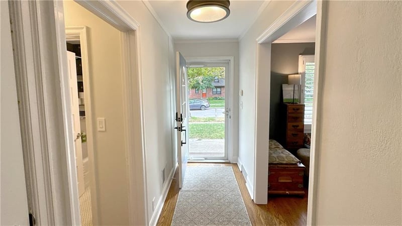 6848 Locust St, Kansas City, MO 64131