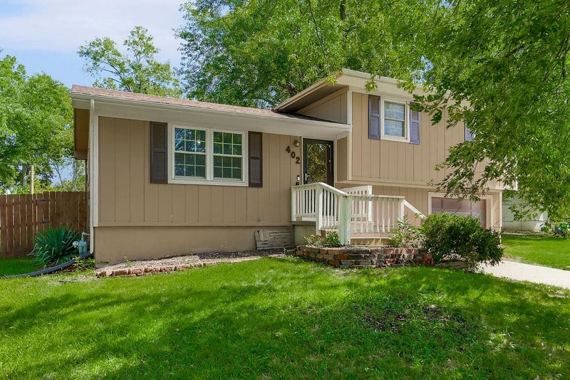 402 N Harrison St, Spring Hill, KS 66083