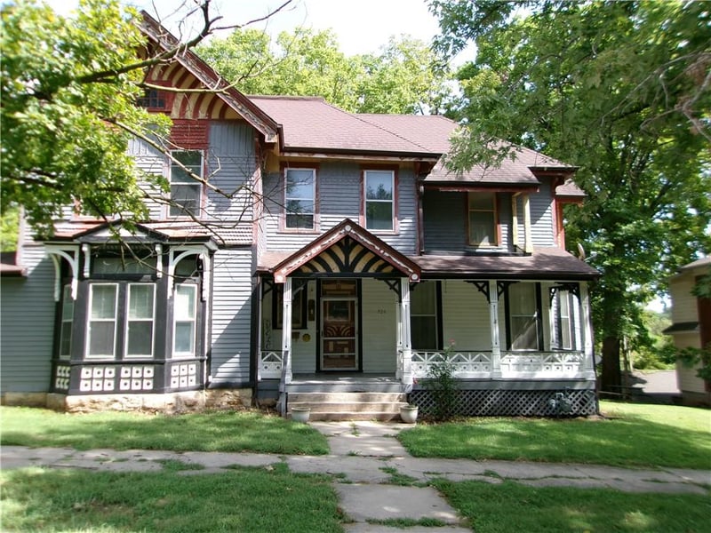 526 N 5th St N, Atchison, KS 66002