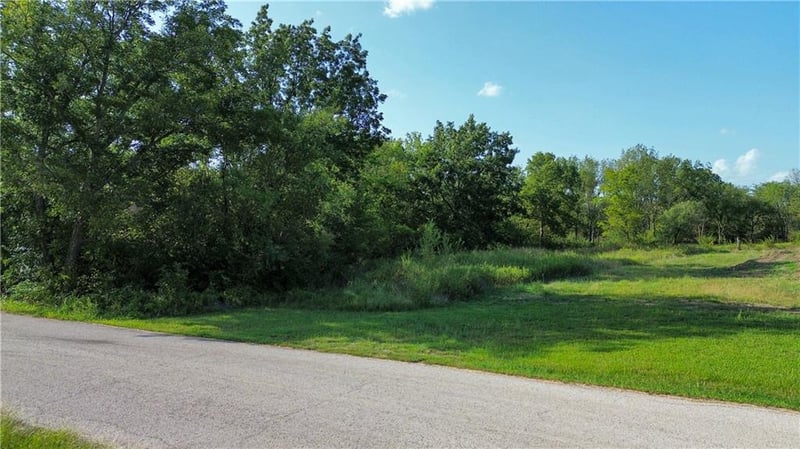 00000 Hemlock St, Mound City, KS 66056