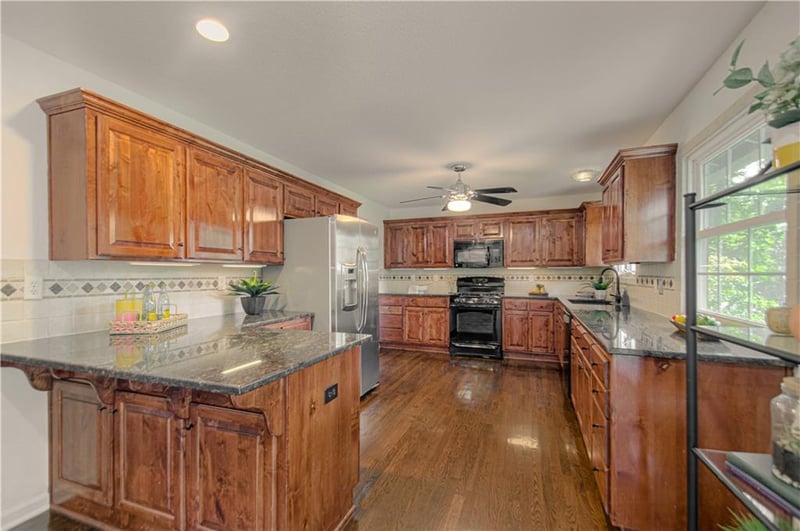 5901 W 87th Ter, Overland Park, KS 66207