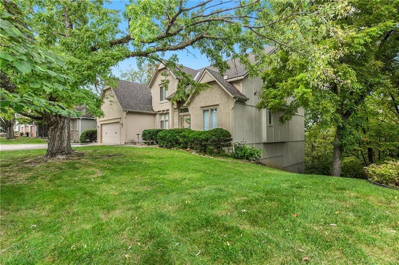 1028 NE Moss Point Rd, Lee's Summit, MO 64064