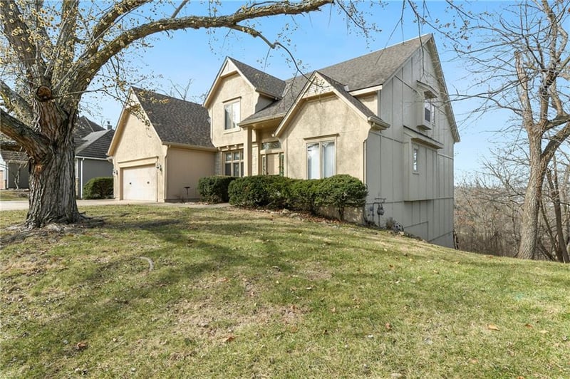 1028 NE Moss Point Rd, Lee's Summit, MO 64064