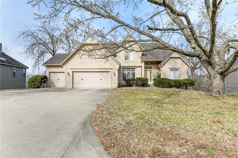 1028 NE Moss Point Rd, Lee's Summit, MO 64064