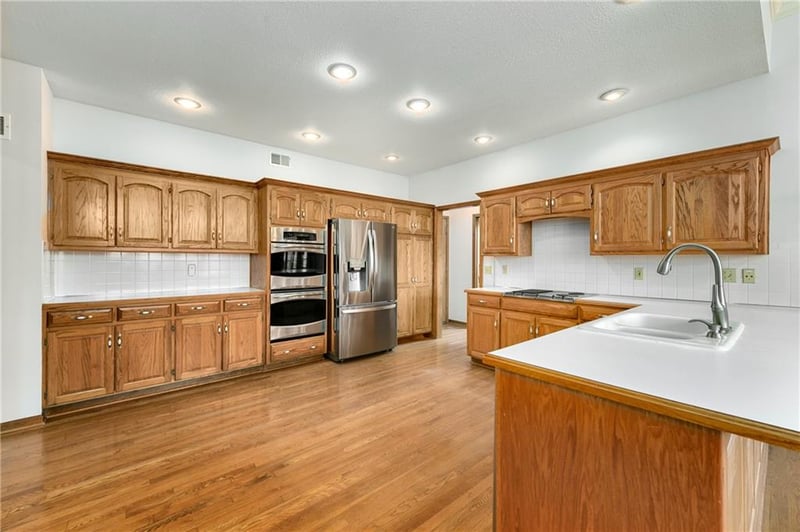1028 NE Moss Point Rd, Lee's Summit, MO 64064