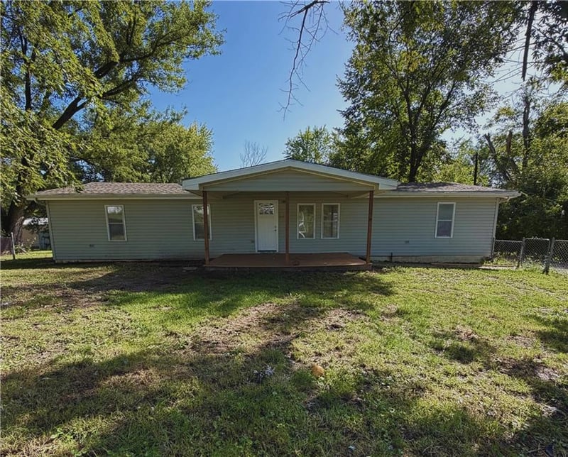 30877 Rhonda St, Excelsior Estates, MO 64062