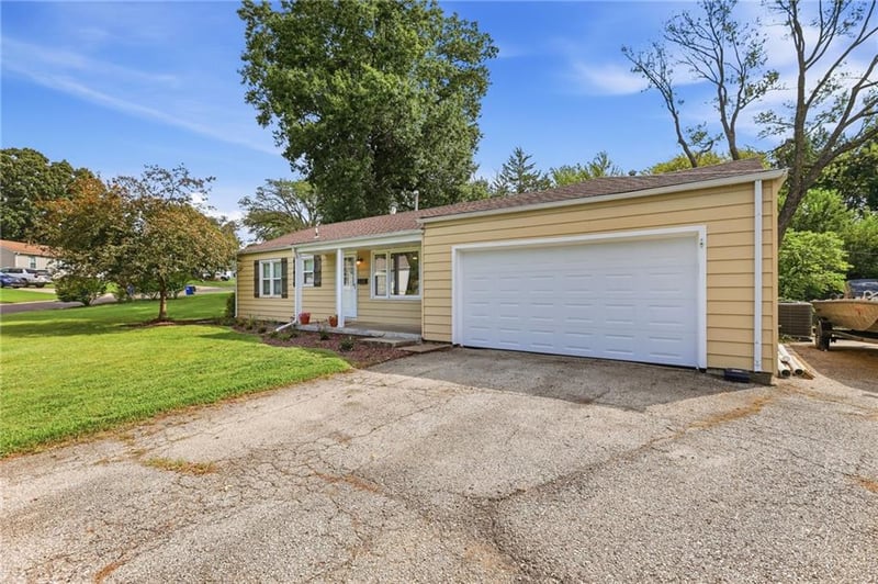 8519 W 69th Ter, Overland Park, KS 66204