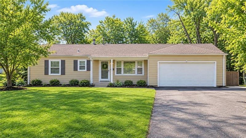 8519 W 69th Ter, Overland Park, KS 66204