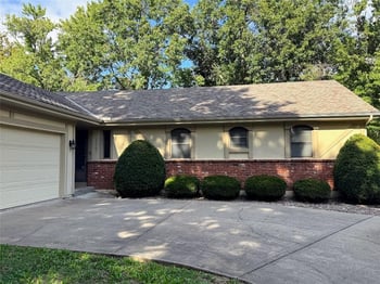 11901 Harrison Dr, Kansas City, MO 64146