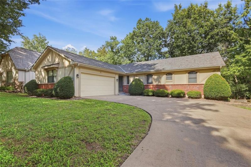 11901 Harrison Dr, Kansas City, MO 64146