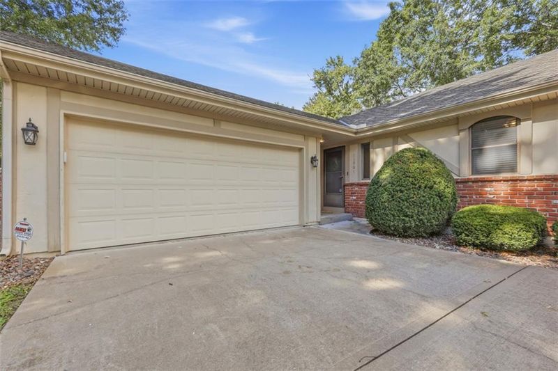 11901 Harrison Dr, Kansas City, MO 64146