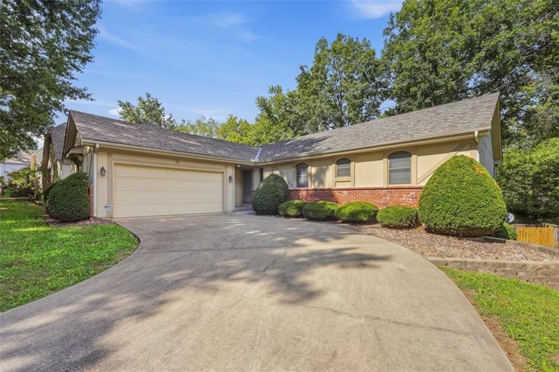 11901 Harrison Dr, Kansas City, MO 64146