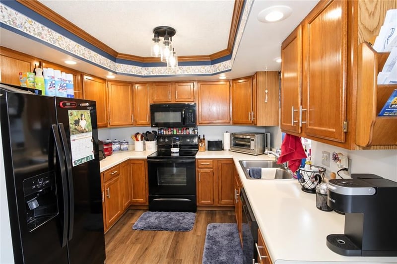 2431 Rock Island St, St Joseph, MO 64504
