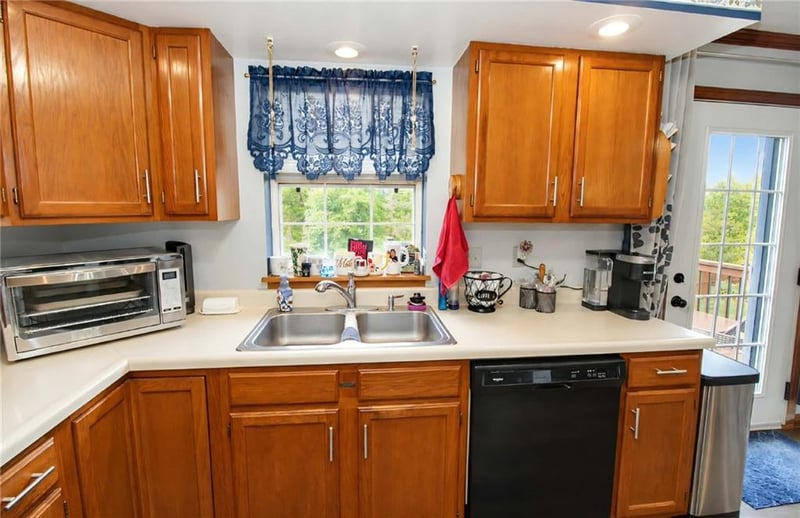 2431 Rock Island St, St Joseph, MO 64504