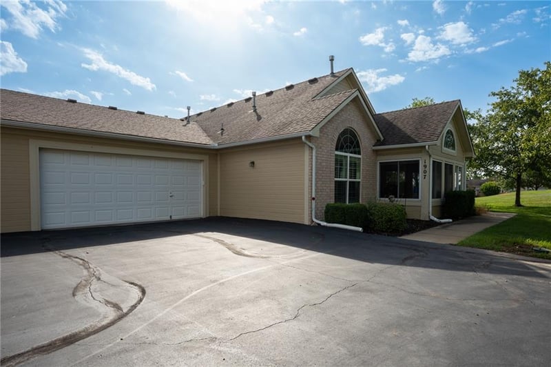 1907 W 139th St, Leawood, KS 66224
