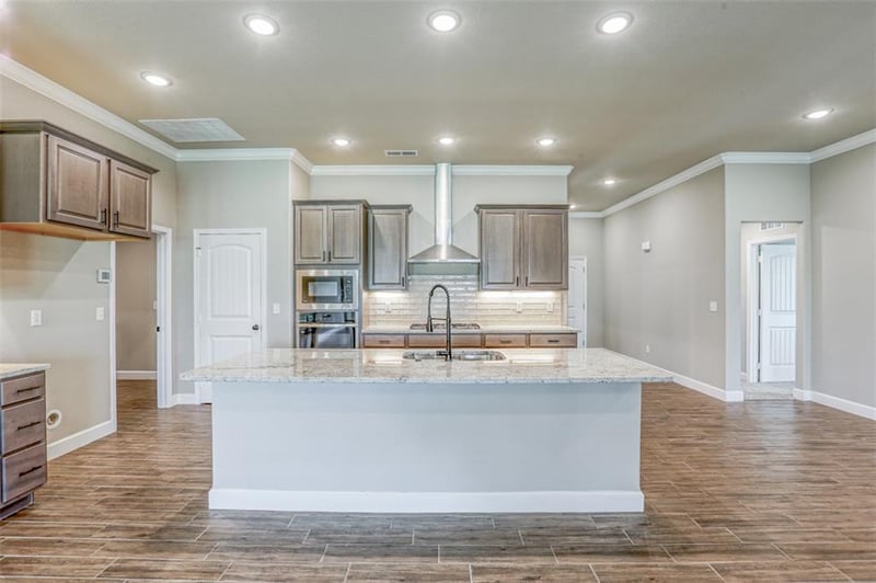 6635 Mccormick Dr, Shawnee, KS 66226