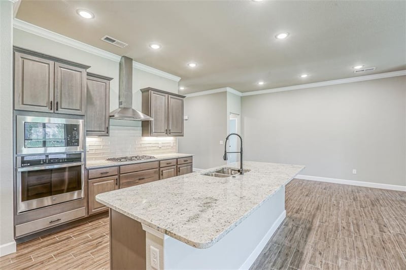 6635 Mccormick Dr, Shawnee, KS 66226