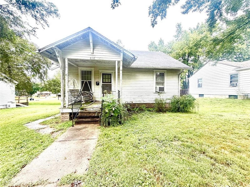 616 S Walnut St, Maryville, MO 64468