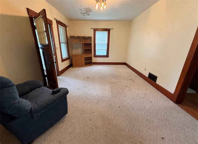 616 S Walnut St, Maryville, MO 64468