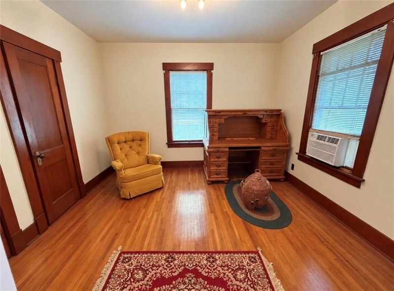 616 S Walnut St, Maryville, MO 64468