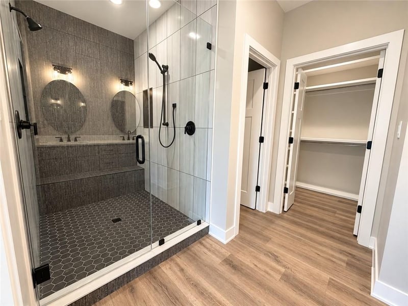 12203 S Eagle Crest Dr, Lee's Summit, MO 64086
