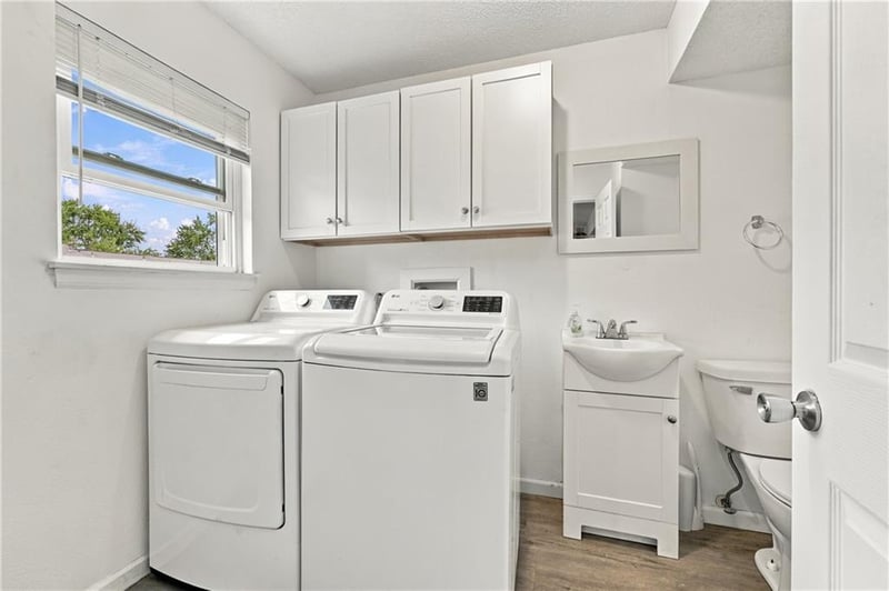 6508 E 128th St, Grandview, MO 64030