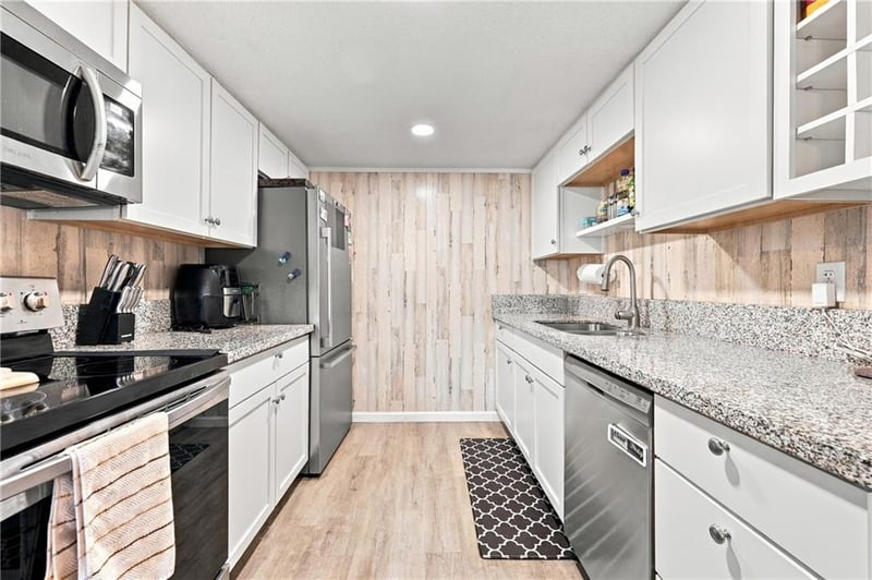 6508 E 128th St, Grandview, MO 64030