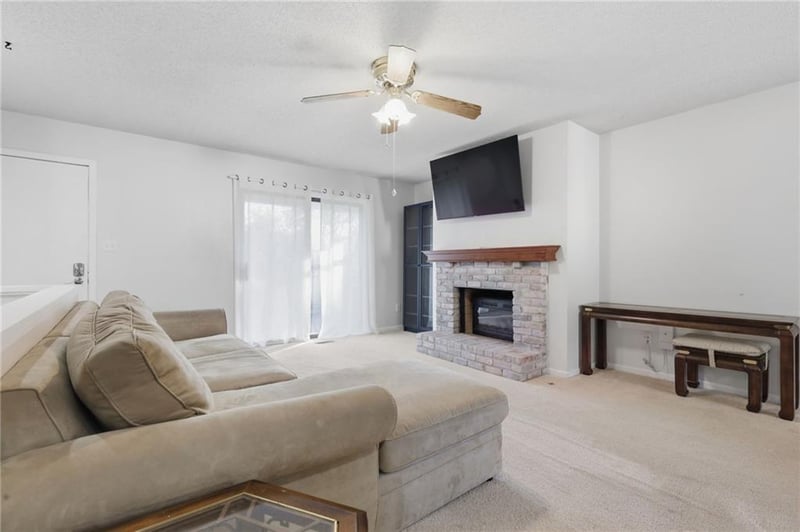 10806 Westgate Rd, Overland Park, KS 66210