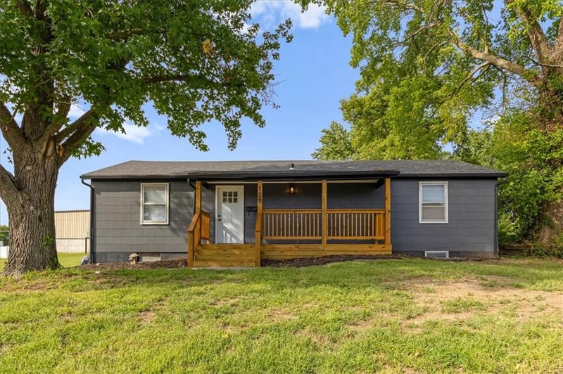 108 W 20th St, Higginsville, MO 64037