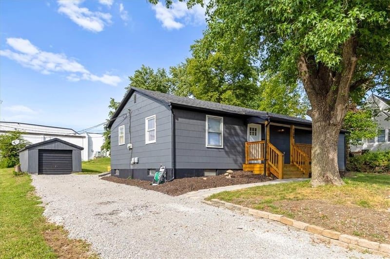 108 W 20th St, Higginsville, MO 64037