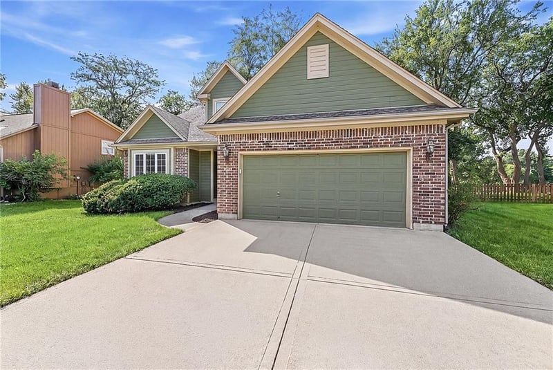6227 W 155th Pl, Overland Park, KS 66223