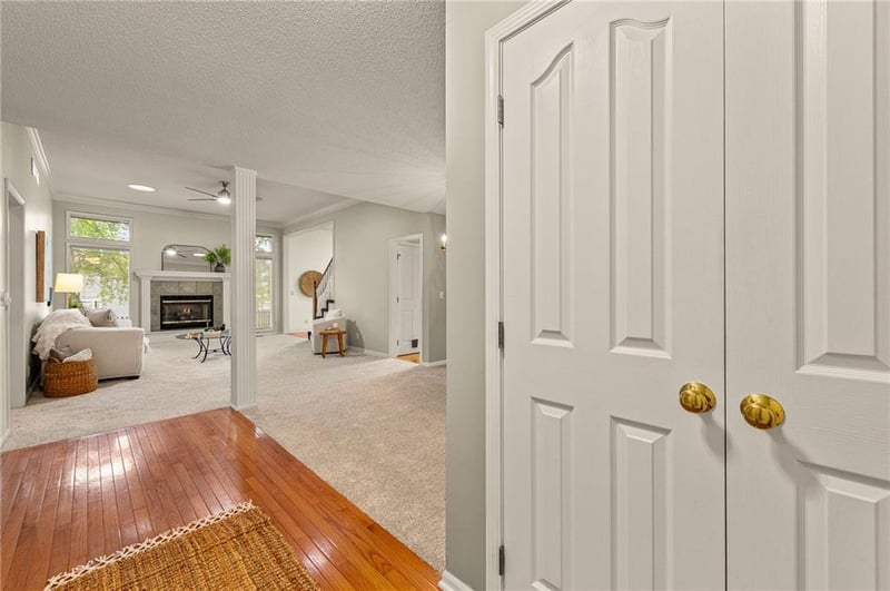 6227 W 155th Pl, Overland Park, KS 66223