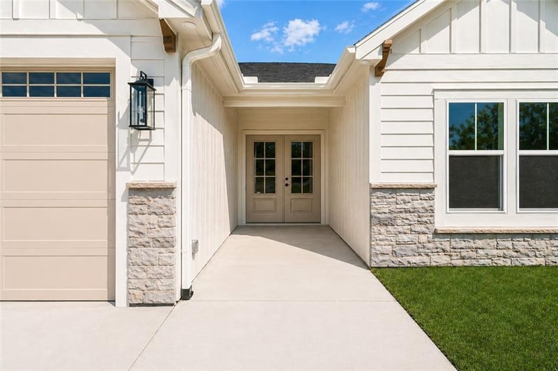 1102 Eli Ln, Warrensburg, MO 64093