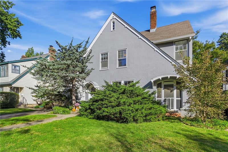 434 Greenway Ter, Kansas City, MO 64113