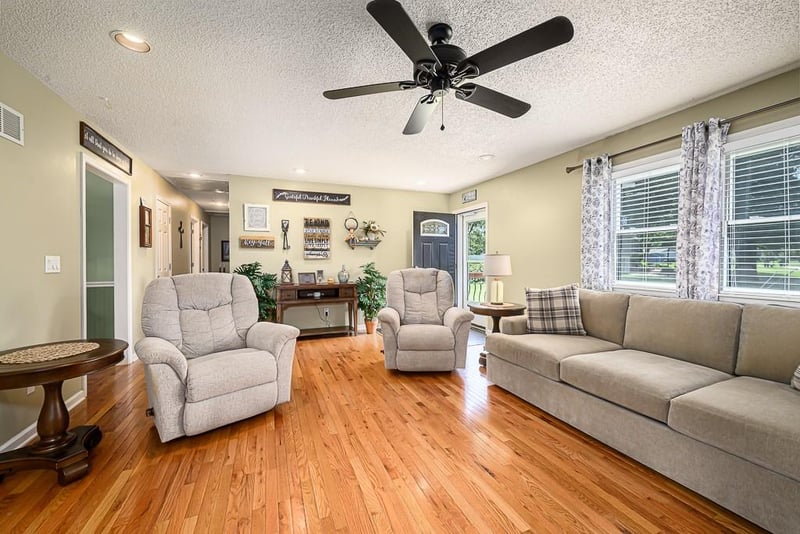 22400 W 73rd Ter, Shawnee, KS 66227