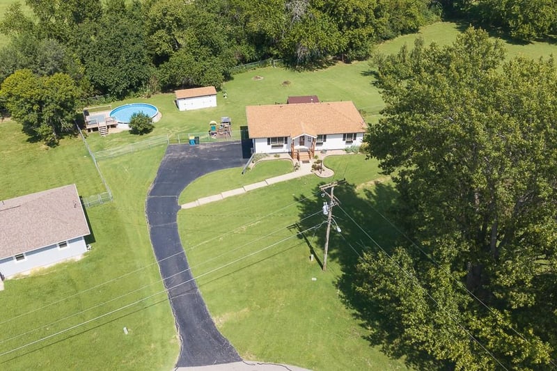 22400 W 73rd Ter, Shawnee, KS 66227