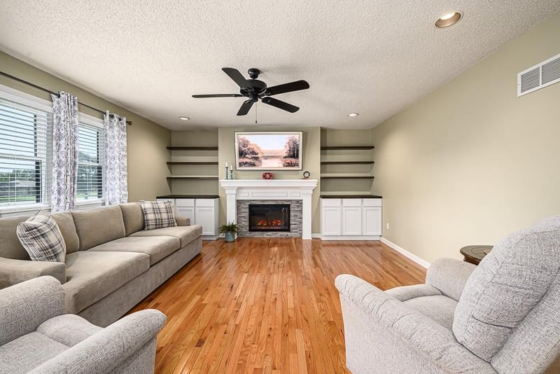 22400 W 73rd Ter, Shawnee, KS 66227