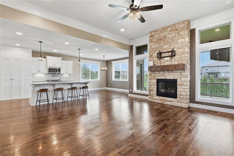 7485 NW Forest Lakes Dr, Parkville, MO 64152