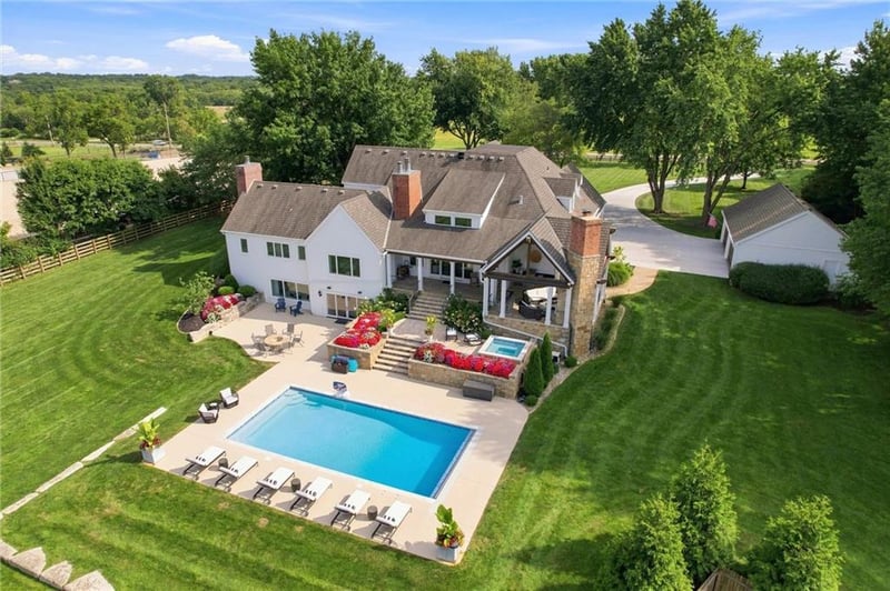 5700 W 183rd St, Stilwell, KS 66085