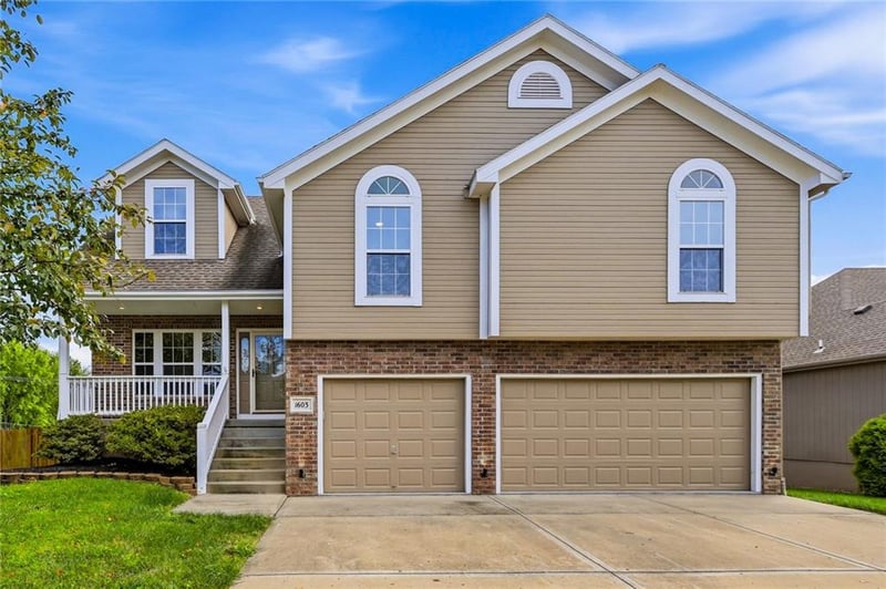1603 NE 180th Ter, Smithville, MO 64089