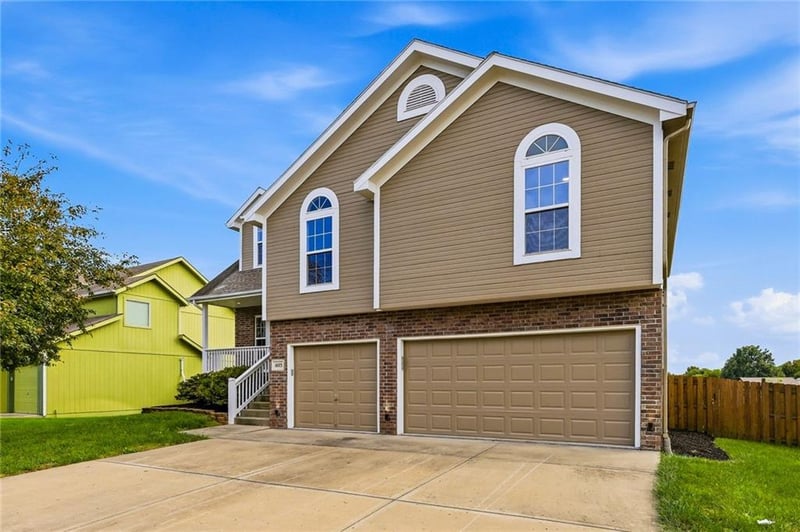 1603 NE 180th Ter, Smithville, MO 64089