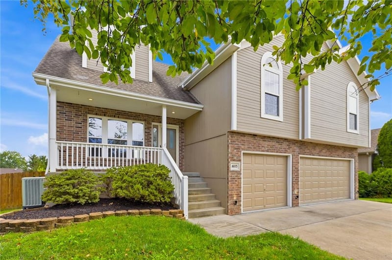 1603 NE 180th Ter, Smithville, MO 64089
