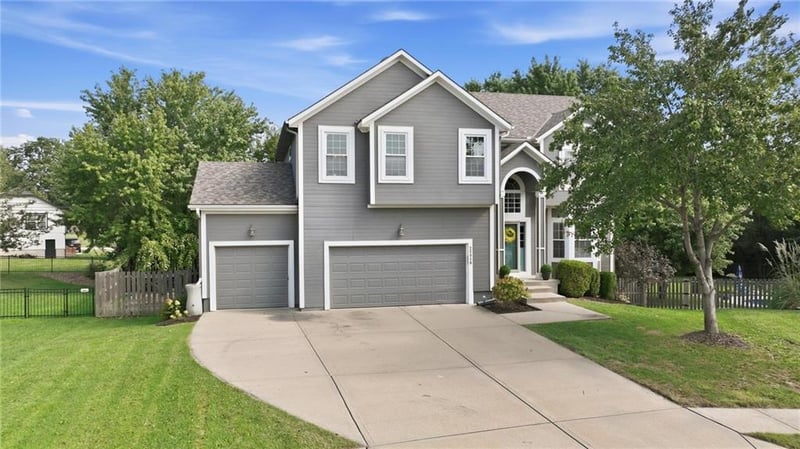 20908 W 53rd St, Shawnee, KS 66218