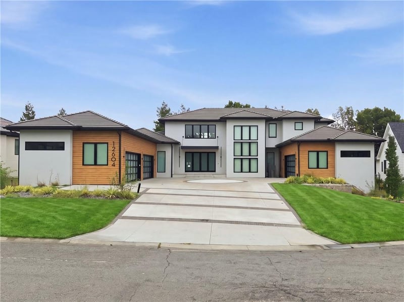 12604 W 160th St, Overland Park, KS 66062