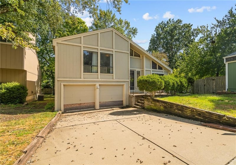 11921 W 66th Ter, Shawnee, KS 66216