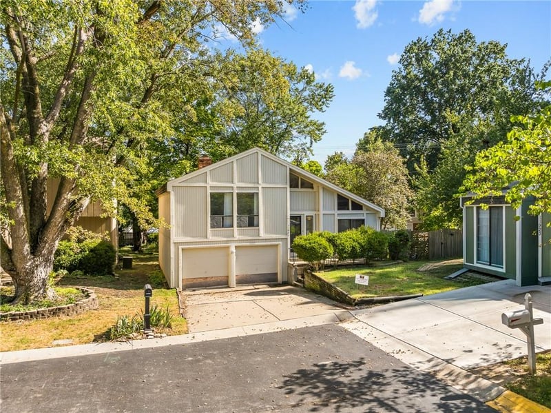 11921 W 66th Ter, Shawnee, KS 66216