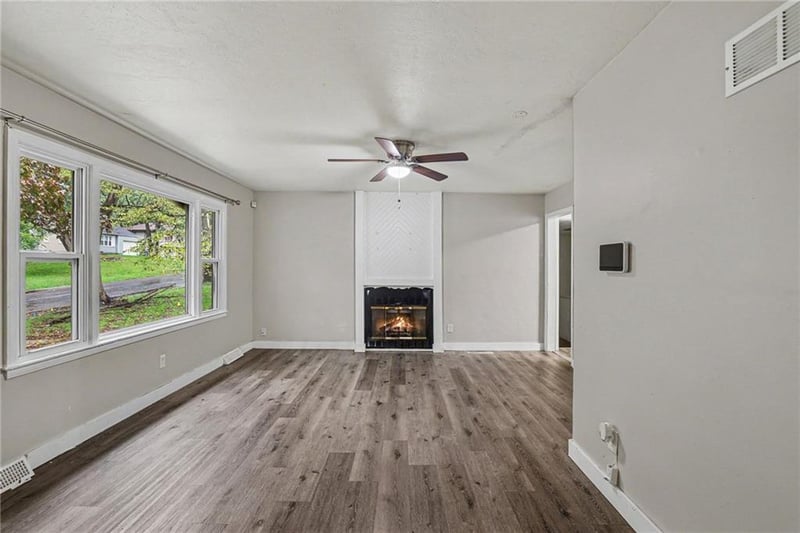 8605 Spring Valley Rd, Raytown, MO 64138