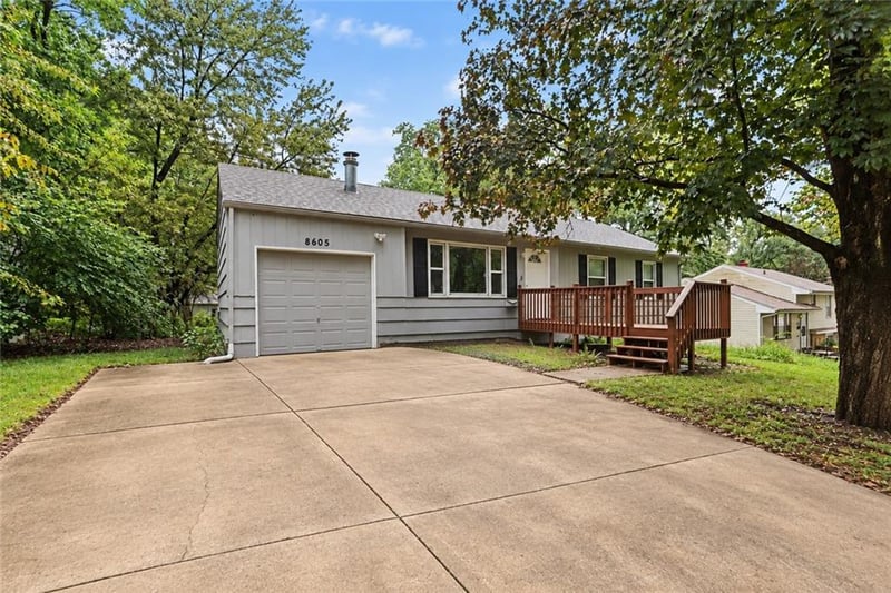 8605 Spring Valley Rd, Raytown, MO 64138