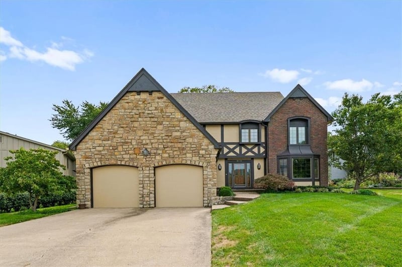 11754 Gillette St, Overland Park, KS 66210